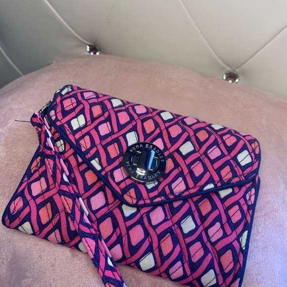 SOLD///Vera Bradley Your Turn Smartphone Wristlet - Picture 2 of 10